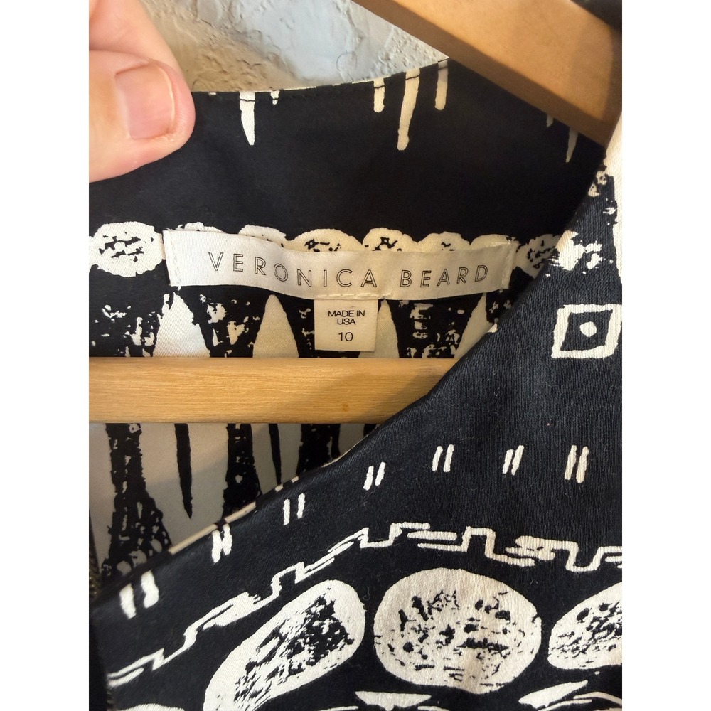 VERONICA BEARD Black White Geometric Print V Neck Sleeveless Dress Size 10 - Picture 2 of 4